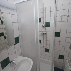 Отель Westend City Hostel Австрия, Вена - отзывы, цены и фото номеров - забронировать отель Westend City Hostel онлайн ванная фото 2