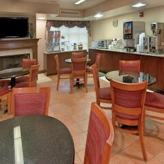Отель Clarion Inn & Suites Northwest с домашними животными