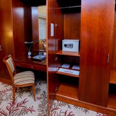 Отель Ramee Royal Hotel ОАЭ, Дубай - отзывы, цены и фото номеров - забронировать отель Ramee Royal Hotel онлайн сейф в номере