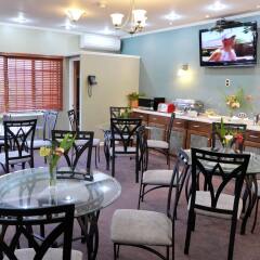 Отель Culture Crossroads Inn гостиничный бар
