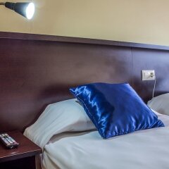 Отель Hostal Hotil Испания, Ла-Корунья - отзывы, цены и фото номеров - забронировать отель Hostal Hotil онлайн сейф в номере