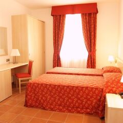 Hotel Caesar Prague сейф в номере