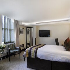 Отель The Montcalm At Brewery London City сейф в номере