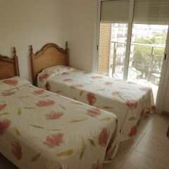 Отель Apartamentos Villa de Madrid Испания, Бланес - отзывы, цены и фото номеров - забронировать отель Apartamentos Villa de Madrid онлайн комната для гостей фото 3