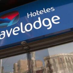 Отель Travelodge Madrid Alcalá Мадрид банкомат