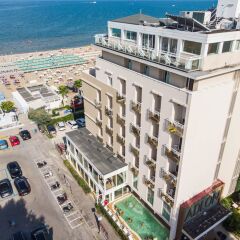 Hotel Adlon пляж