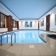 Отель Courtyard by Marriott Tbilisi бассейн