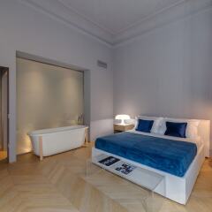 Апартаменты Santa Croce Deluxe 2 Bedroom Apartment Флоренция комната для гостей фото 4