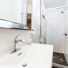 Отель L.A. Sky Boutique Hotel США, Лос-Анджелес - отзывы, цены и фото номеров - забронировать отель L.A. Sky Boutique Hotel онлайн ванная фото 2