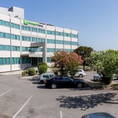 Отель Holiday Inn Express Lisbon Airport парковка