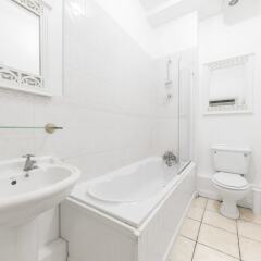 Апартаменты Spacious Apartment in Trendy Islington Лондон ванная