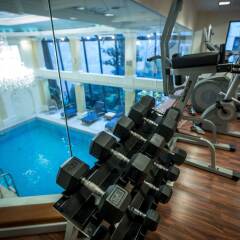 Queen's Court Hotel &Residence фитнесс-зал фото 2