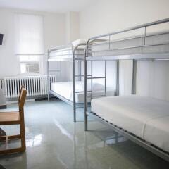 Отель West Side YMCA комната для гостей