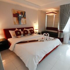 Апартаменты Kata Beach Studio Service Apartment комната для гостей