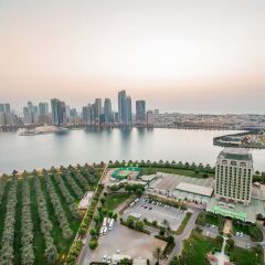 Отель Holiday International Sharjah ОАЭ, Шарджа - 5 отзывов об отеле, цены и фото номеров - забронировать отель Holiday International Sharjah онлайн приотельная территория фото 2
