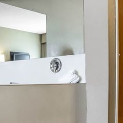 Comfort Inn & Suites near Tinley Park Amphitheater in Tinley Park, United States of America from 146$, photos, reviews - zenhotels.com bathroom