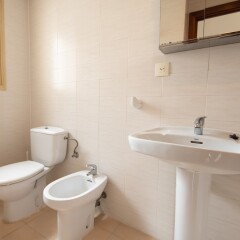 Отель Aparthotel Almonsa Platja Испания, Салоу - 6 отзывов об отеле, цены и фото номеров - забронировать отель Aparthotel Almonsa Platja онлайн ванная