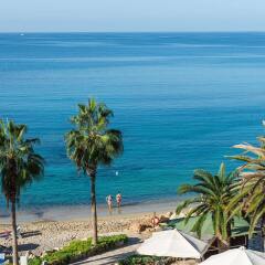 Coral Beach Hotel and Resort пляж