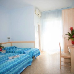 Hotel Crystal Римини комната для гостей