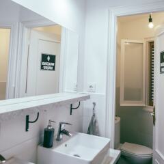 Отель Mucha Masia Hostel Rural-Urbà Испания, Эль-Прат-де-Льобрегат - отзывы, цены и фото номеров - забронировать отель Mucha Masia Hostel Rural-Urbà онлайн ванная фото 2