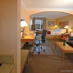 Отель Holiday Inn Express & Suites Charlottetown комната для гостей