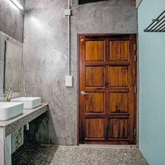 Отель The Guest Hotel Hostel Таиланд, Краби - отзывы, цены и фото номеров - забронировать отель The Guest Hotel Hostel онлайн ванная