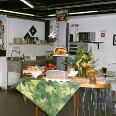 Отель Hostel Colours Италия, Милан - 5 отзывов об отеле, цены и фото номеров - забронировать отель Hostel Colours онлайн питание фото 2