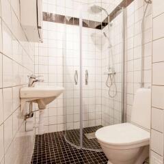 Отель ApartDirect Gamla Stan II Швеция, Стокгольм - отзывы, цены и фото номеров - забронировать отель ApartDirect Gamla Stan II онлайн ванная фото 2