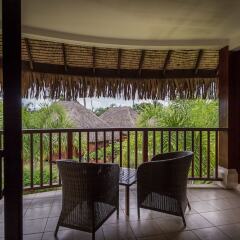 Отель Manava Beach Resort and Spa Moorea балкон