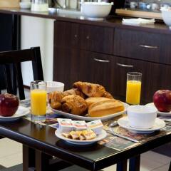 Отель Hôtel Orly Superior в номере