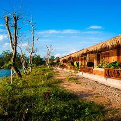 Отель Riverside @ Hsipaw Resort фото 2