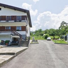 Отель Guest House Balkanski Kat Боженци парковка