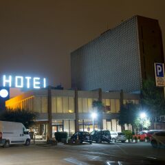 Hotel America парковка