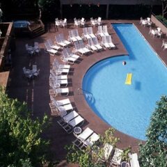 Отель DoubleTree Suites by Hilton Houston by the Galleria с домашними животными