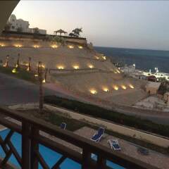 Апартаменты Apartment at View Resort with sea view балкон