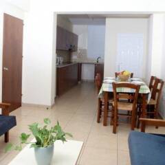 Апартаменты Captain Karas Holiday Apartments комната для гостей фото 6