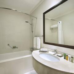 Отель Hilton Al Hamra Beach & Golf Resort ванная