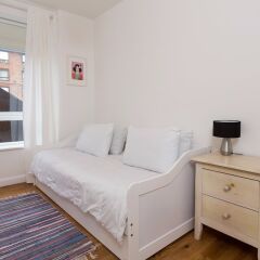 Отель 3 Bedroom Flat next to Victoria Park Sleeps 6 Великобритания, Лондон - отзывы, цены и фото номеров - забронировать отель 3 Bedroom Flat next to Victoria Park Sleeps 6 онлайн комната для гостей фото 2