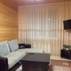 Гостиница HappyHouse-Polyana в Красной Поляне отзывы, цены и фото номеров - забронировать гостиницу HappyHouse-Polyana онлайн Красная Поляна комната для гостей фото 2
