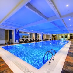 Elite World Business Hotel бассейн