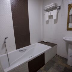 Kyi Tin Hotel ванная