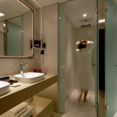 Отель Pullman Barcelona Skipper Испания, Барселона - 2 отзыва об отеле, цены и фото номеров - забронировать отель Pullman Barcelona Skipper онлайн ванная
