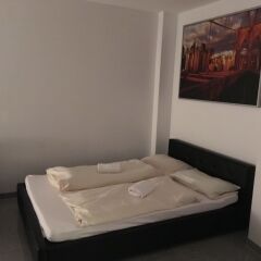 Отель KN Kahtan Boarding House Мюнхен комната для гостей фото 5