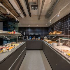 Отель V8 Hotel Koln @MOTORWORLD, an Ascend Hotel Collection Member Германия, Кёльн - отзывы, цены и фото номеров - забронировать отель V8 Hotel Koln @MOTORWORLD, an Ascend Hotel Collection Member онлайн питание фото 2