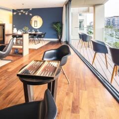 Отель Luxurious Getaway Right Across City Walk Mall Дубай