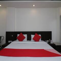 OYO 27823 Hotel Sahib сейф в номере