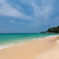 Отель Manathai Surin Phuket пляж