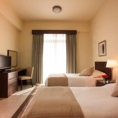 Апартаменты Movenpick Apartment Bur Dubai комната для гостей фото 5