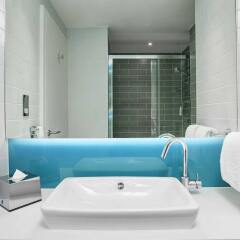 Отель Holiday Inn Express Cologne - City Centre Кёльн ванная фото 2