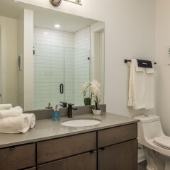 Отель West Side Apartments США, Колумбус - отзывы, цены и фото номеров - забронировать отель West Side Apartments онлайн ванная